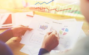 <b>网站SEO优化报价需要考虑网站的报价和各种因素</b>
